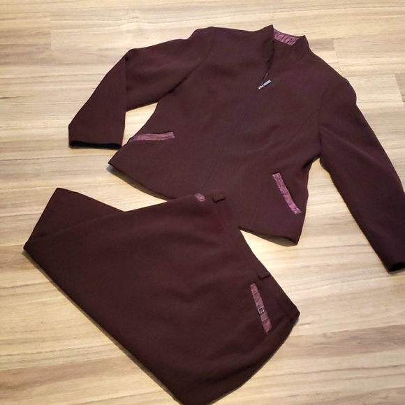 Woman office atire PLUM - Picture 1 of 6